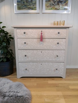 Nydelig gammel kommode